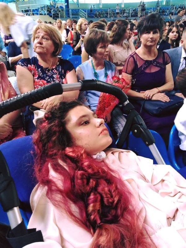 Ольга ПАВЛЮК на випускному. Фото із сайту «Молодий буковинець»