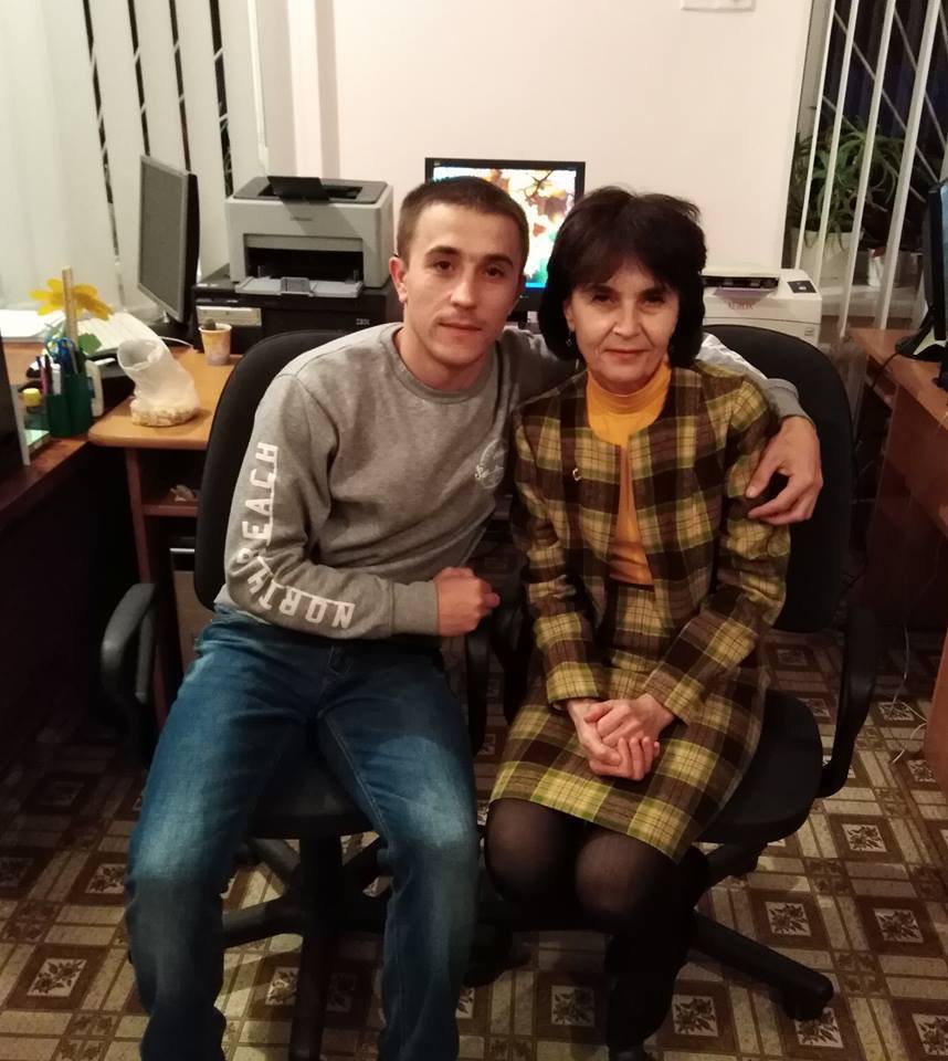 Едуард Аскеров з мамою Людмилою