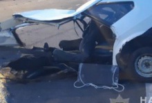У ДТП в Харкові авто розірвало навпіл