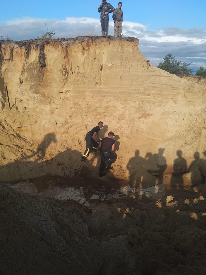Хлопчика, якого на Рівненщині засипало піском, знайшли мертвим