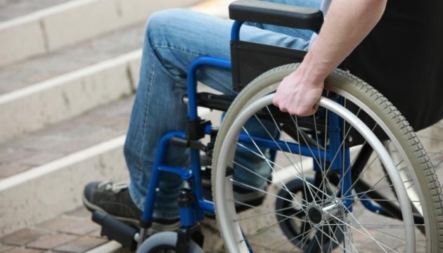 Луцький виш придбає підйомник для людей з інвалідністю