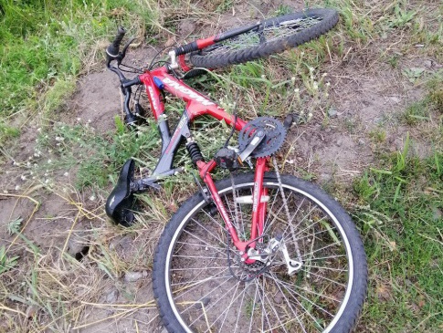 На Рівненщині дитина на велосипеді потрапила під авто