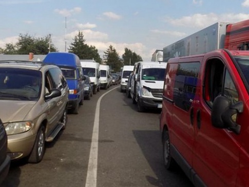 Волинян попереджають про черги на дорозі до «Ягодина»