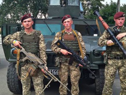Львівські десантники у волинських містах агітують у військову службу