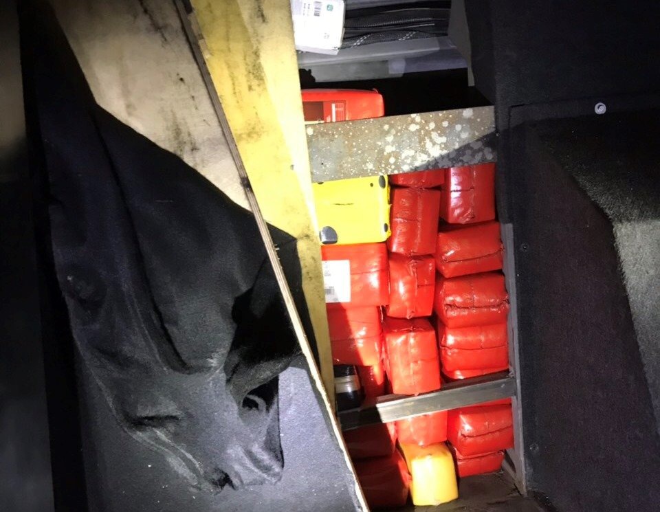 На «Ягодині» у автобусі знайшли майже тонну контрабандного сиру