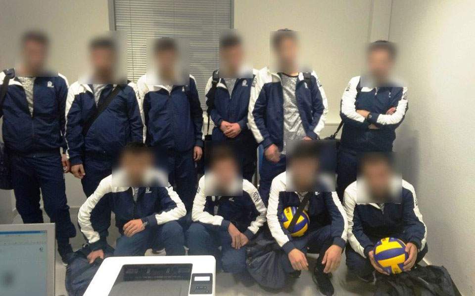 У Греції затримали 10 сирійців, які видавали себе за волейбольну команду з України