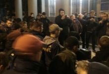 Волинські активісти провели попереджувальну акцію під стінами ОДА