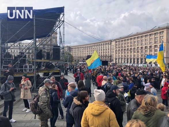 У Києві на Майдані – тисячі мітингувальників