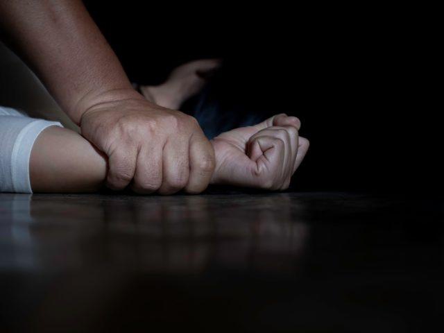 У Одесі десять чоловіків зґвалтували двох неповнолітніх дівчат