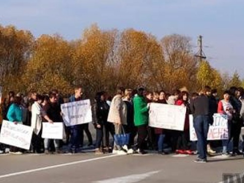 На трасі Ковель-Київ протестують вчителі