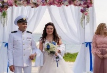 Звільнений із полону український моряк зіграв весілля