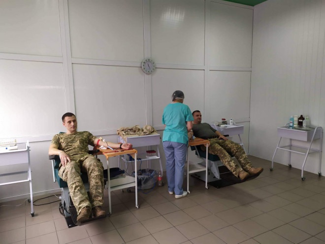 Чужої біди не буває: військові ЗСУ здають кров хворим діткам на Волині