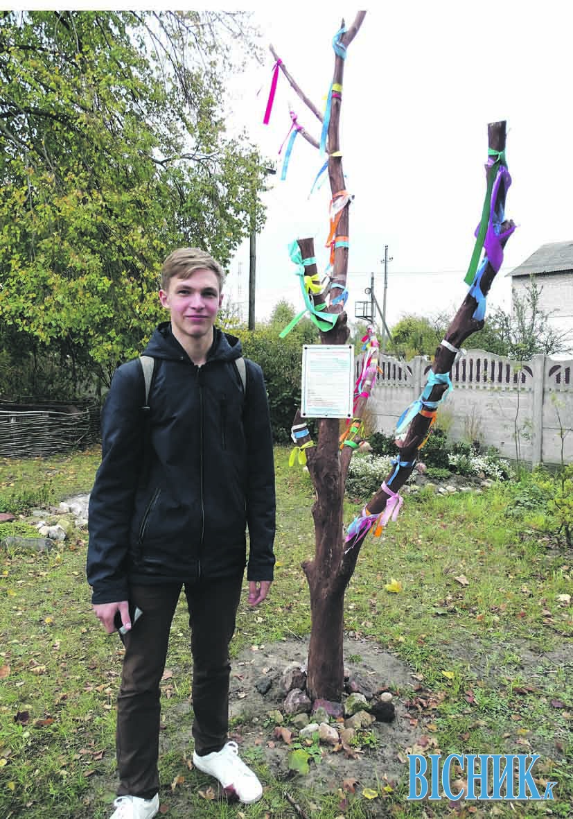 Біля ліцею у селі Світязь з’явилося дерево настрою випускників