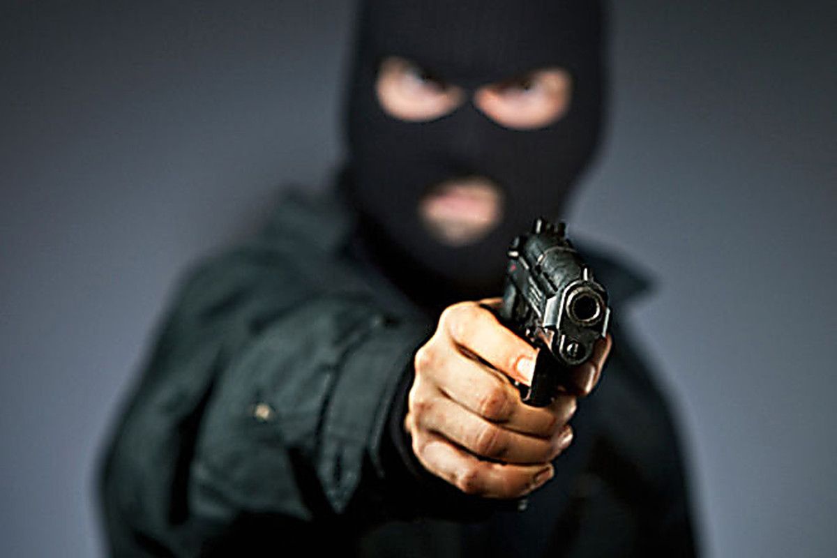 У Луцьку злочинці в масках пограбували  «Спортлігу»