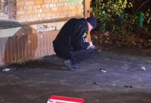 У Києві знайшли мертвим напівголого чоловіка. Фото 18+