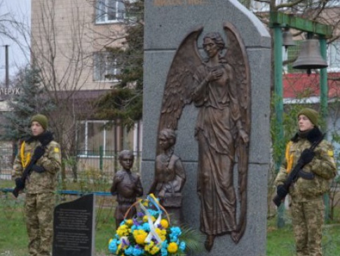 Лучани вшанували пам’ять жертв голодоморів