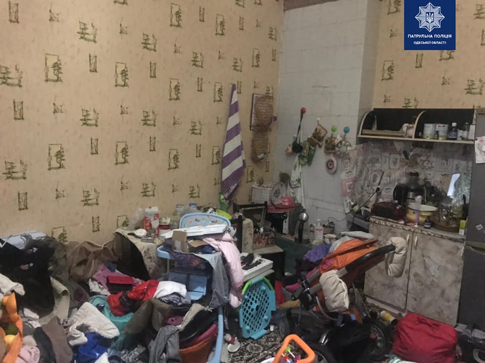 В Одесі матір-наркоманка лишила однорічну дитину саму в квартирі