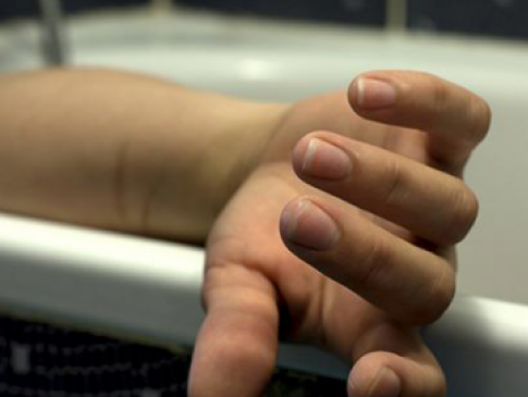 На Львівщині 11-річну дівчинку знайшли мертвою у ванній