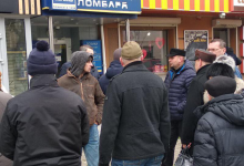 У Луцьку активісти блокували роботу «російського» кафе