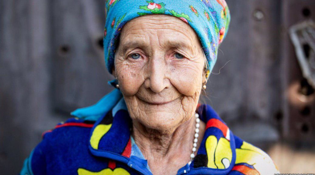 Сина вбили бойовики, а вона допомагала ЗСУ: на Донбасі живцем згоріла легендарна «баба Маша»