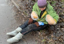На Дніпропетровщині жінка з інвалідністю повзла півкілометра за хлібом