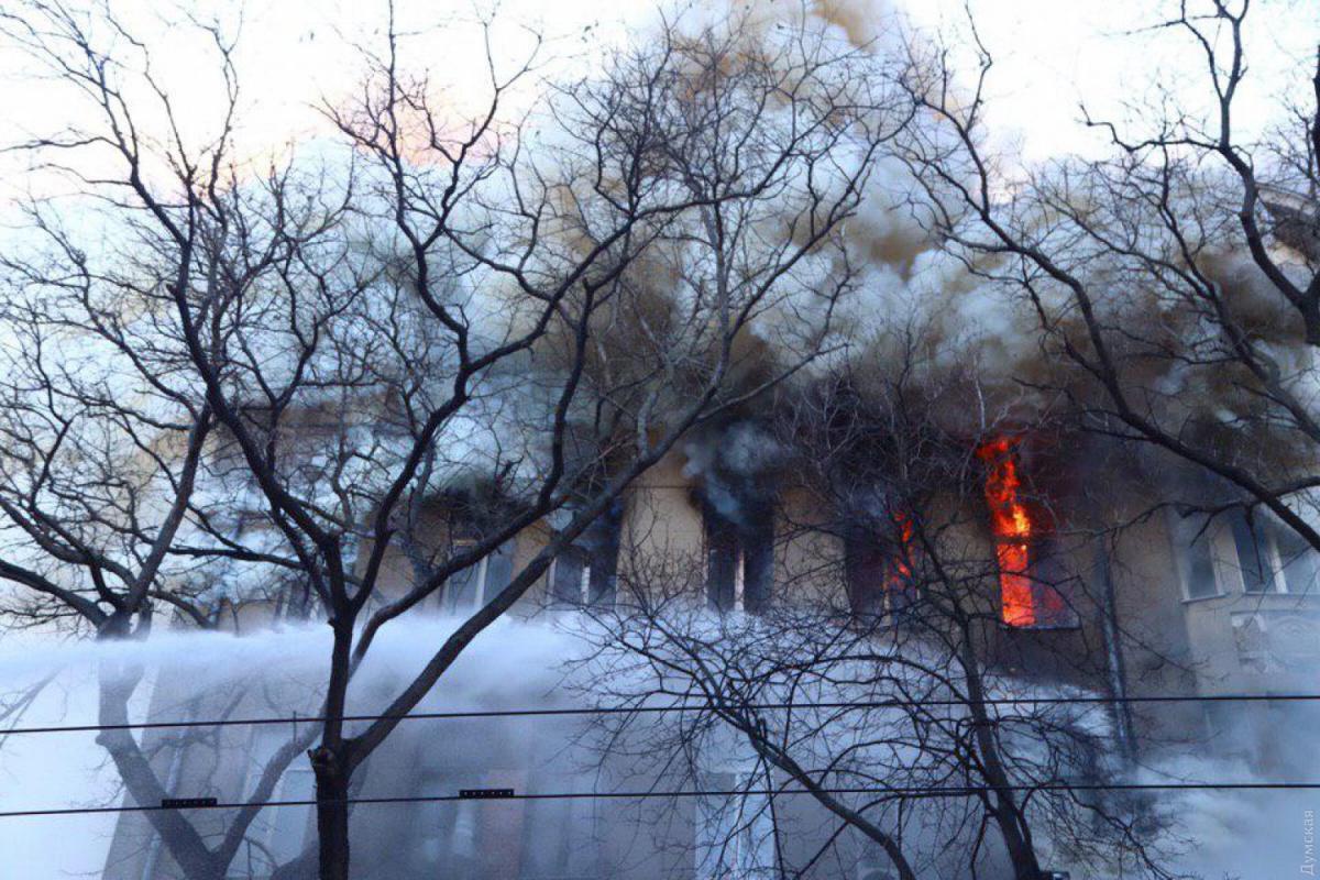 Поліція назвала ймовірну причину пожежі в одеському коледжі