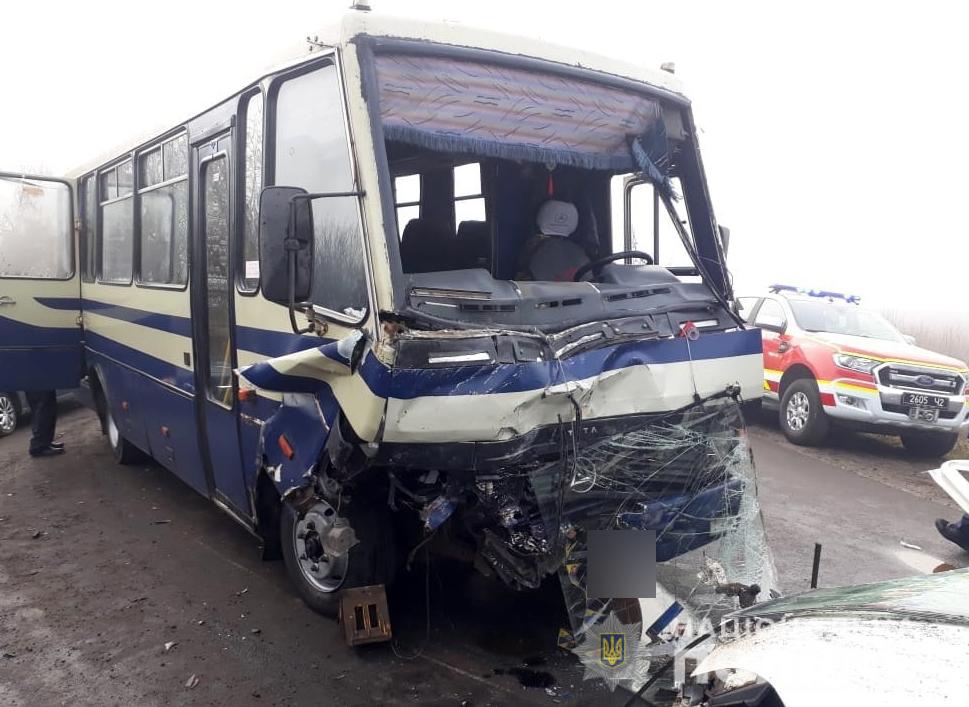 Аварія за участі рейсово автобуса на Волині: серед постраждалих – дитина