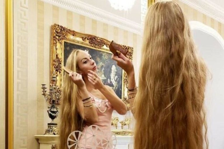 Українка відростила двометрове волосся