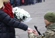 У Миколаєві військовий освідчився дівчині під час присяги