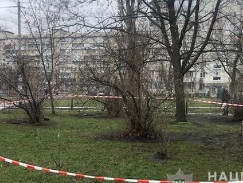 У Києві в підвалі житлового будинку знайшли трьох мертвих чоловіків