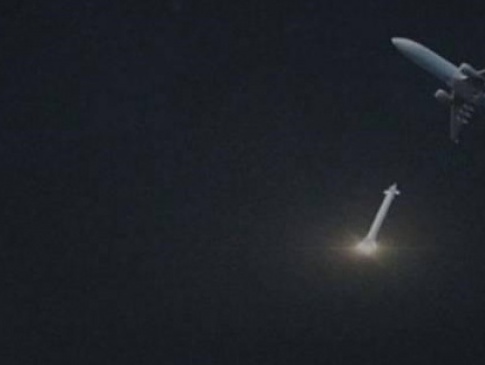 У Ірані оприлюднили відео, на якому видно влучання двох ракет в український літак