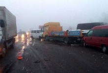 Автотроща на Рівненщині: зіткнулись сім авто