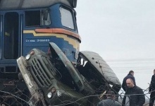 Потяг розтрощив вантажівку: в моторошній ДТП на Закарпатті загинув батько 16 дітей