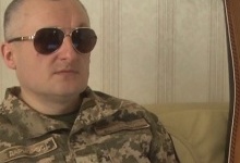 Військовий психолог з Хмельниччини осліп на війні і став масажистом-реабілітологом