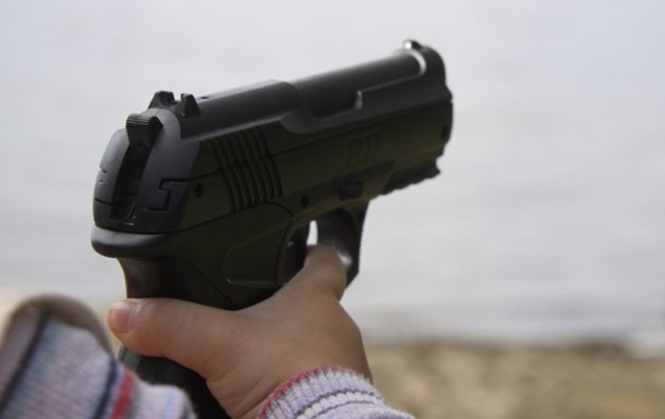 У Криму 6-річна дівчинка вистрілила собі в голову з батькового пістолета