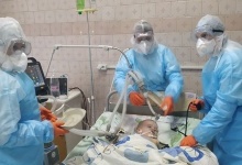 Як вінницькі медики рятують від коронавірусу 2-річного малюка