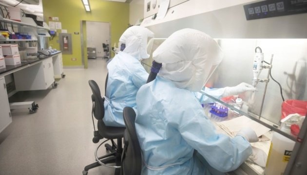 Луцьких лаборантів навчають світові спеціалісти-вірусологи