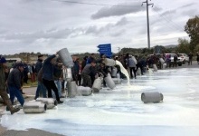 Фермери в Україні зливатимуть молоко в каналізацію
