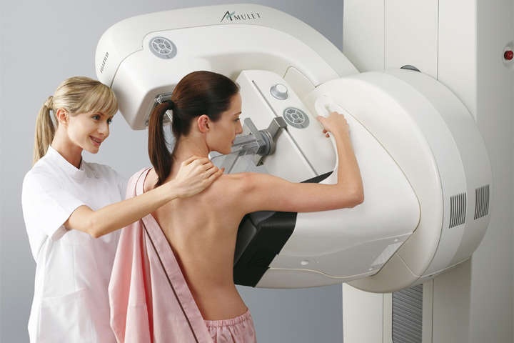 У місті на Волині жінок безкоштовно обстежують на мамографі