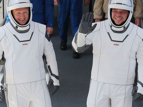 Астронавти NASA полетіли в космос на кораблі Ілона Маска