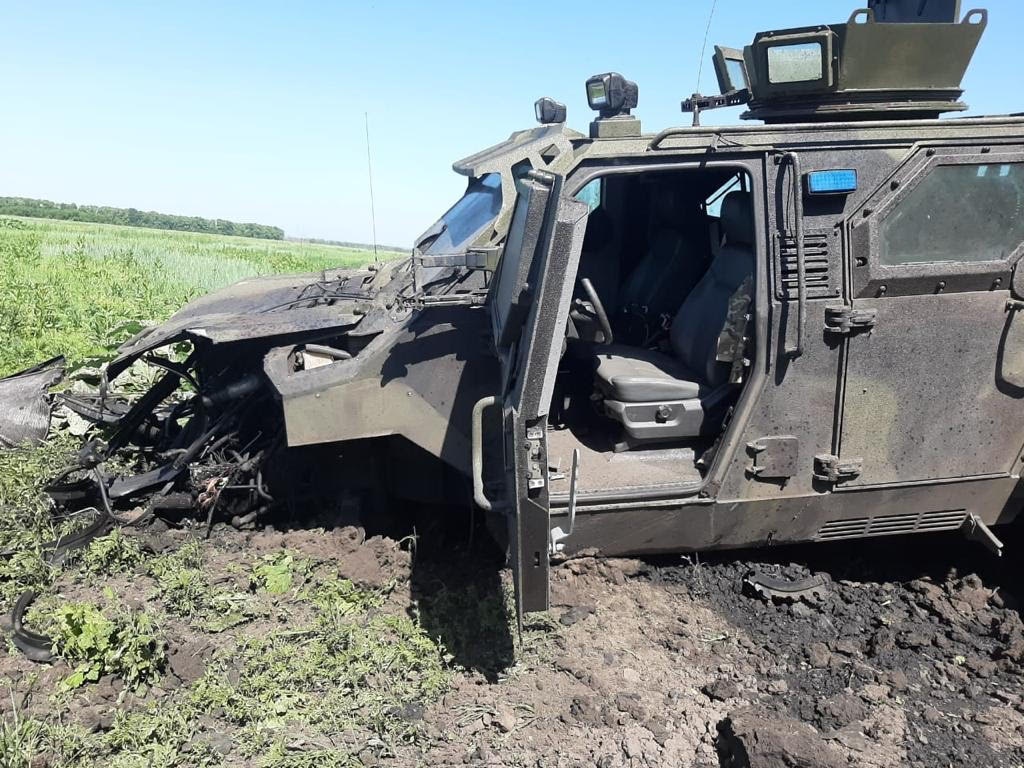 На Донбасі підірвали авто ЗСУ, 10 травмованих