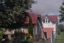 У Луцьку горить житловий будинок