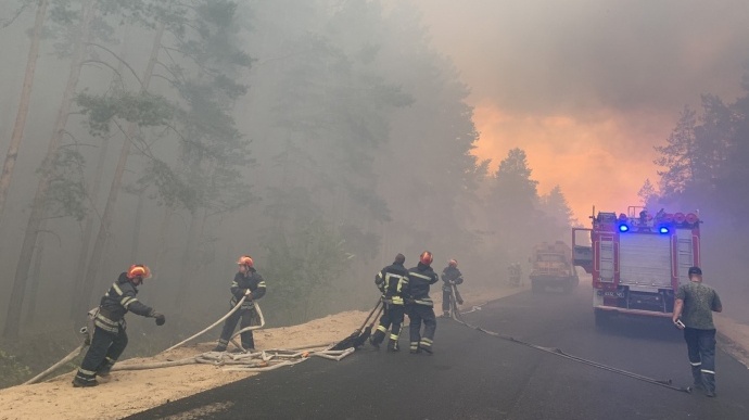 На Луганщині палає ліс, уже 5 людей загинули