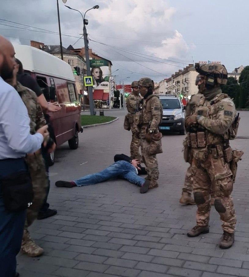 У Луцьку пов’язали терориста, який захопив автобус із заручниками