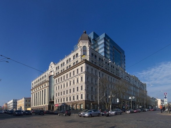 У Києві чоловік погрожує підірвати бізнес-центр