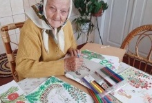 Надихають онуки та правнуки: 93-річна волинянка створює шедеври