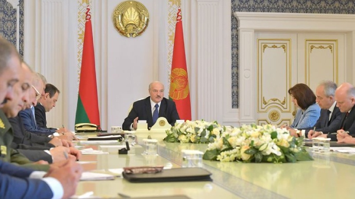 Лукашенко привів в повну бойову готовність армію на кордоні з ЄС