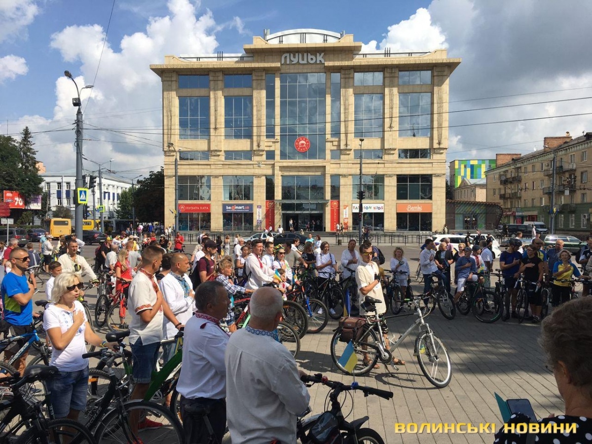 Сотні лучан у вишиванках влаштували велопробіг до Дня Незалежності