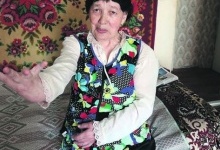 Українка 60 років воює зі своєю рукою, яка б’﻿є свою господиню та ріже ножем