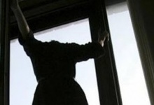У Києві співробітниця держбанку вистрибнула з вікна квартири